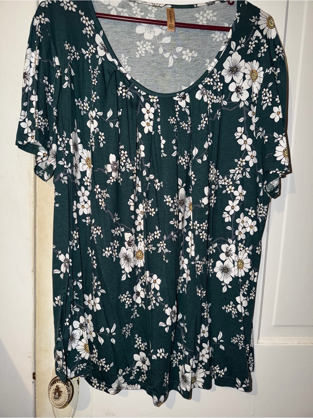 Women’s Floral Scoop Neck Top - Dark Green